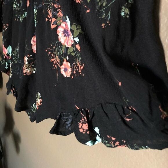 Band of Gypsies Black Floral Long Sleeve Romper - Picture 5 of 5